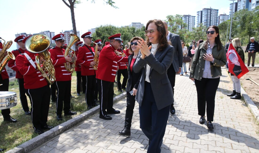 Karşıyaka Belediye Bandosu Ocak ayı boyunca 11 konserle sokaklara neşe