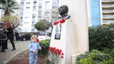 Karşıyaka Belediyesi, katledilişinin 33. yılında Uğur Mumcu'yu törenle andı. Başkan