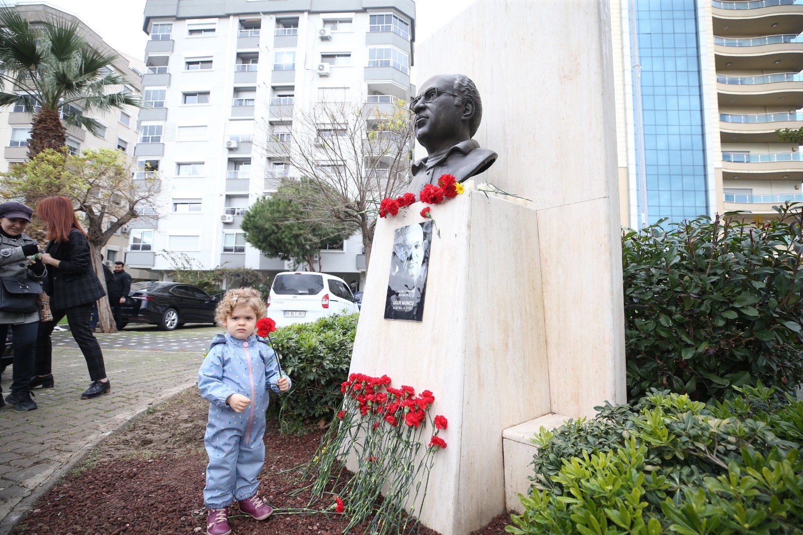 Karşıyaka Belediyesi, katledilişinin 33. yılında Uğur Mumcu'yu törenle andı. Başkan