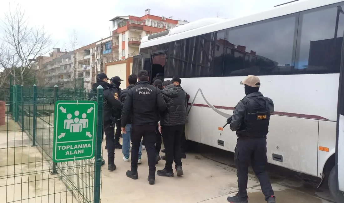 Manisa Merkezli DAEŞ Operasyonunda Sıcak Gelişme: 4 Tutuklama Manisa merkezli 6 ilde düzenlenen DAEŞ operasyonunda gözaltına alınan 7