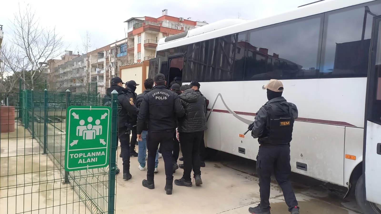 Manisa merkezli 6 ilde düzenlenen DAEŞ operasyonunda gözaltına alınan 7