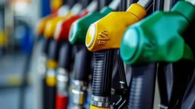 Motorine 1 lira 8 kuruşluk zam bekleniyor. Salı gününden itibaren