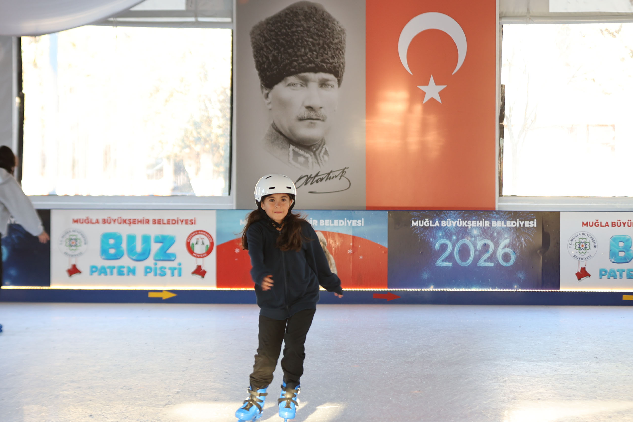 Muğla Büyükşehir Belediyesi, 13 ilçede çocuklara yönelik ücretsiz buz pateni,