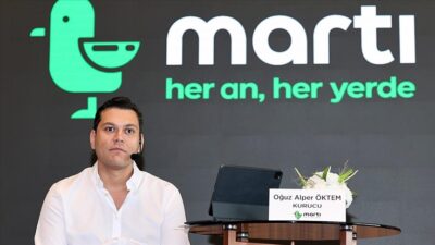 Martı TAG kurucusu Oğuz Alper Öktem, İzmirli destekçiler tarafından toplanan