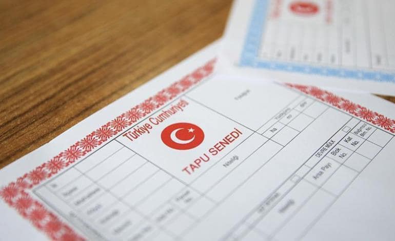 TAPUDA YENİ DÖNEM BAŞLIYOR: ZORUNLU UYGULAMA İÇİN TARİH NETLEŞTİ Tapu satışlarında dolandırıcılığı bitirecek Güvenli Ödeme Sistemi 1 Mayıs 2026'da