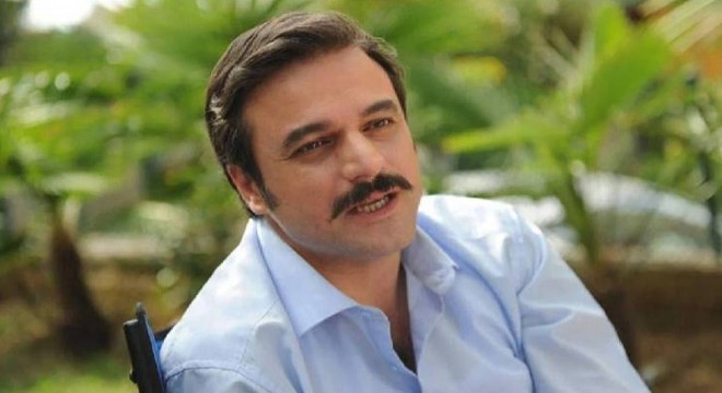 Ufuk Özkan Hastaneye Kaldırıldı: Karaciğer Nakli Bekleniyor Oyuncu Ufuk Özkan karaciğer yetmezliği nedeniyle hastaneye kaldırıldı. Ailesi acil