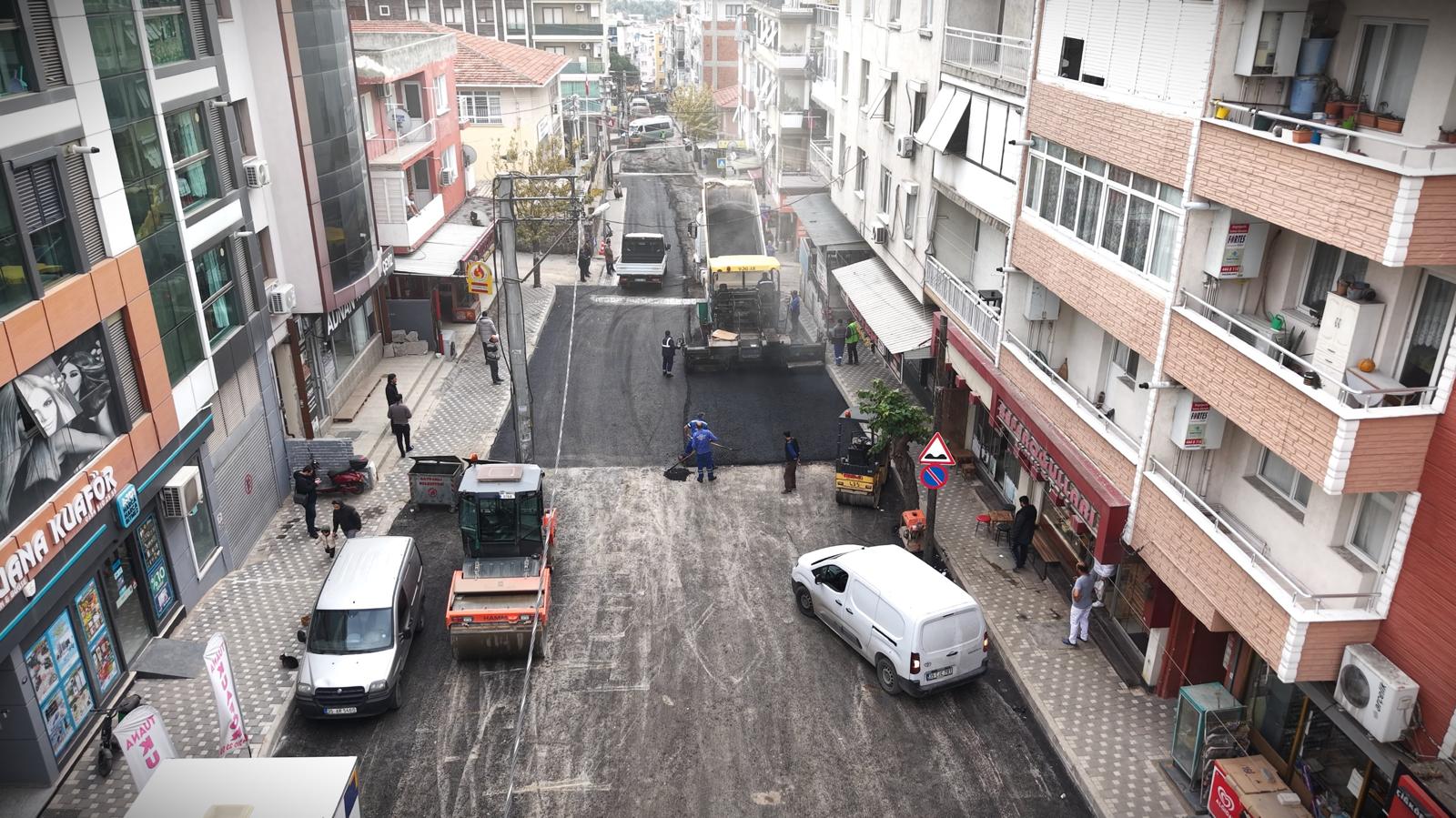 İzmir asfalt seferberliği ile yollar baştan aşağı yenileniyor