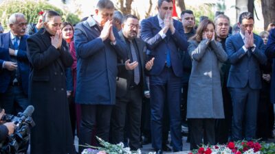 Zübeyde Hanım, vefatının 103. yılında Karşıyaka'daki kabri başında anıldı. Başkan