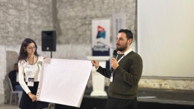 İzmir'de gençler kentin yönetim süreçlerine doğrudan dahil oldu; çözüm önerileri