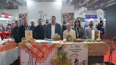 AGROEXPO Seferihisar standı İzmir’de yoğun ilgi gördü. Yerel ürünlerin tanıtıldığı