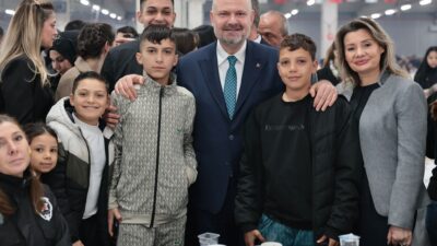 Aydın Pehlivan Menemen Belediyesi personeliyle dev iftarda buluştu! "Büyük ailem"