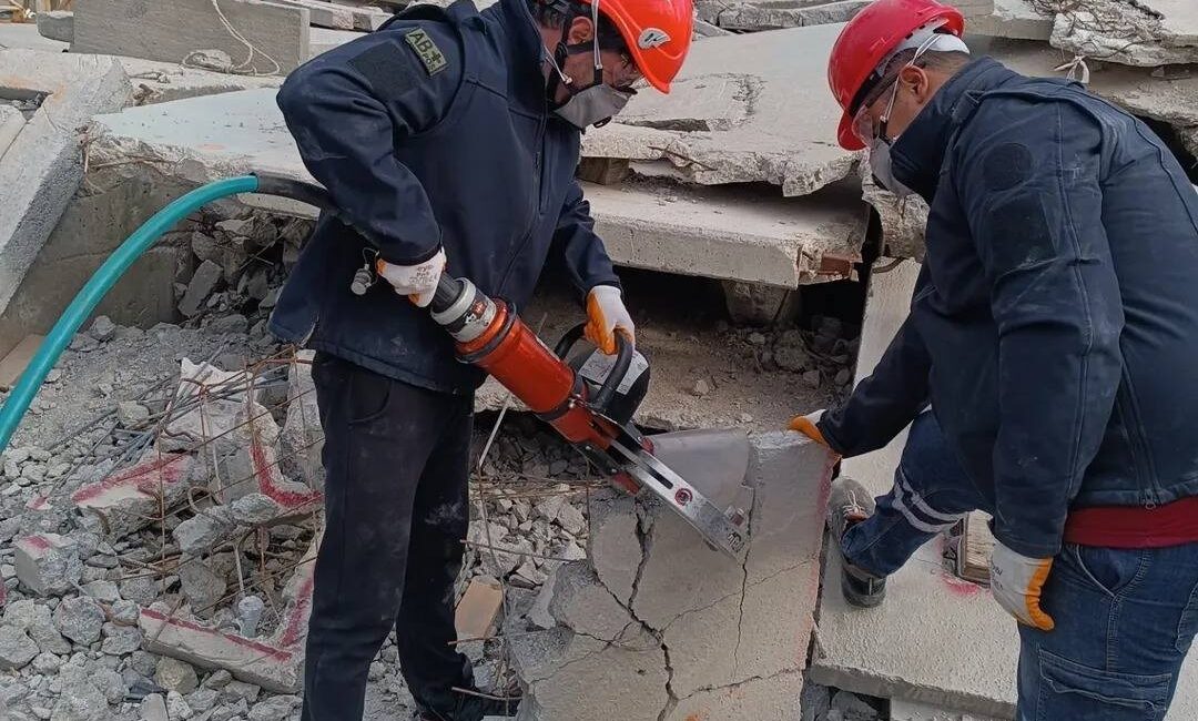 Bayraklı Belediyesi arama kurtarma ekipleri, AFAD'ın düzenlediği 5 günlük temel