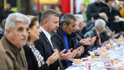 Buca iftar sofrası Şirinyer'de yüzlerce kişiyi buluşturdu. Başkan Görkem Duman: