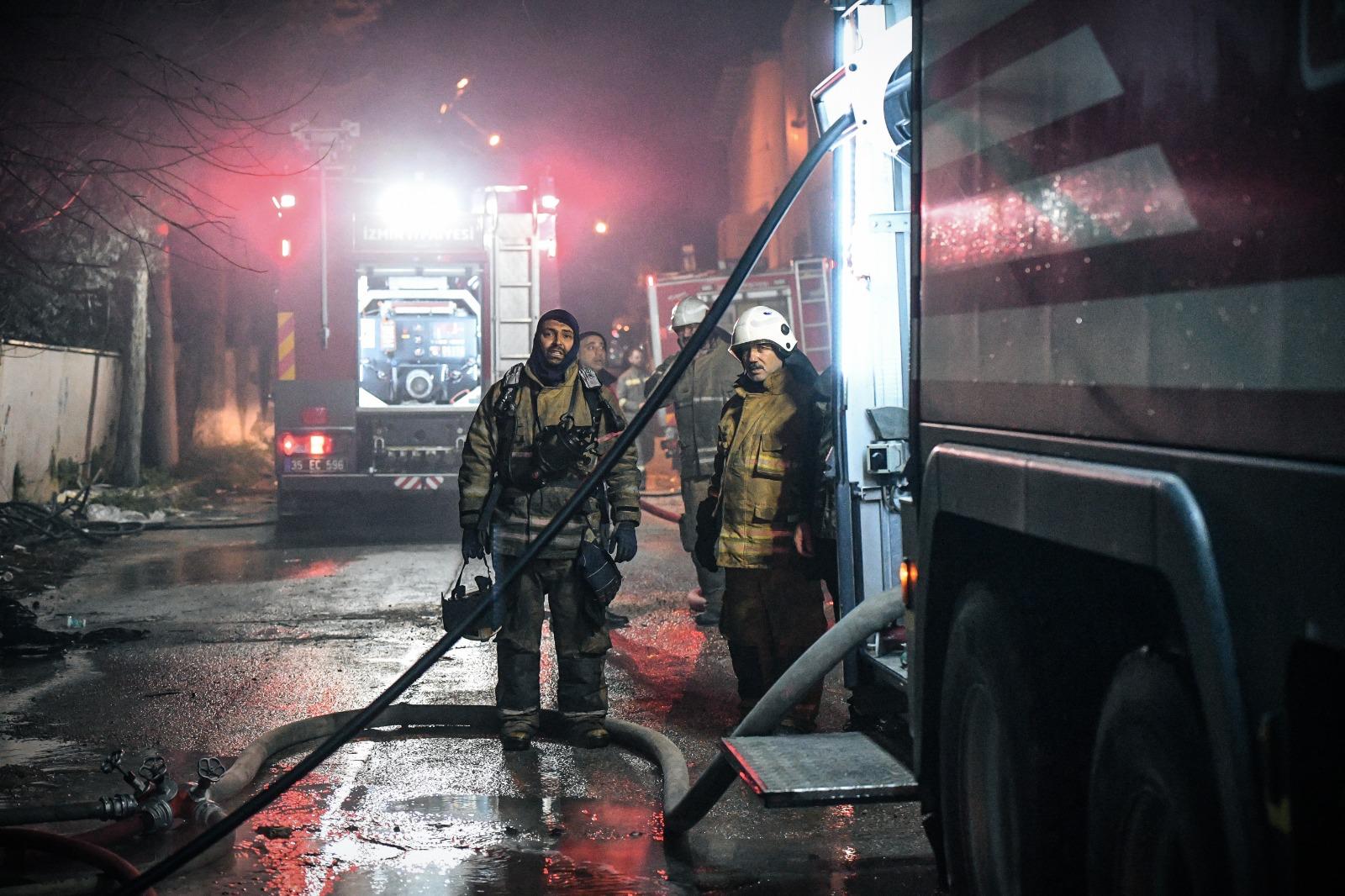 Buca’da Mobilya Atölyesi Alevlere Teslim Oldu Facia Son Anda Önledi