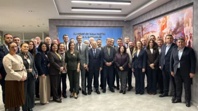 CHP İzmir zirvesinde Özgür Özel’in görevlendirdiği heyet kritik toplantı yaptı.