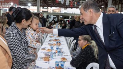 Cemil Tugay Menderes iftar sofrasında binlerce İzmirliyle buluştu! "Birlik" mesajı
