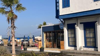 Çeşme Ilıca Meydanı’nda kaldırım meydanın ve kıyı şeridinin işletmeler tarafından