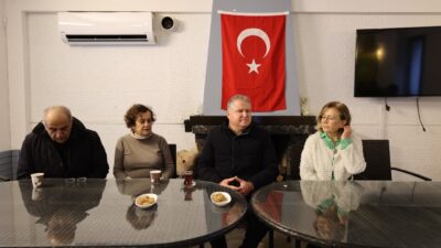 Demircili Koyu'ndaki kaçak gemi sökümüne karşı Urla Belediyesi ve vatandaşlar
