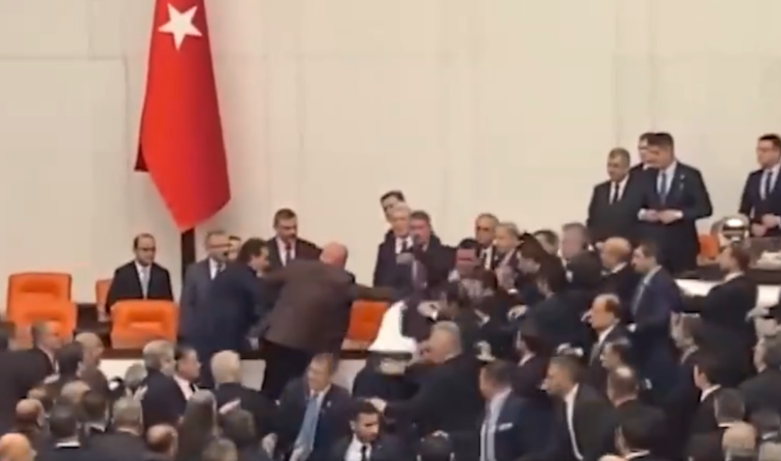 TBMM'de yeni bakanların yemin töreni öncesi CHP ve AK Parti