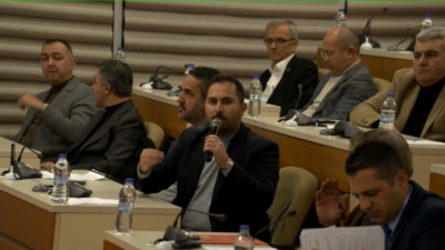 Bayraklı Meclisi'nde küfürler şok etkisi yarattı! AK Partili Emre Demir'in