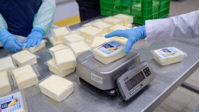 İZMAR ucuz kaşar peyniri şoku! 500 gram taze kaşar sadece