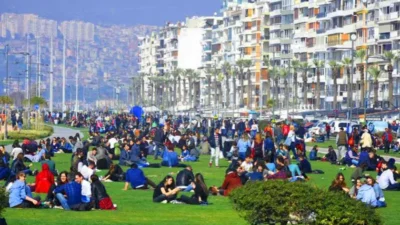 TÜİK 2025 nüfus verileri açıklandı! İzmir'de kadın nüfusu erkekleri geçti,