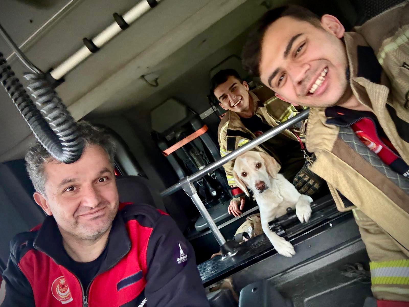 İzmir İtfaiyesi'nden Torbalı'da nefes kesen operasyon! Suların yükseldiği binada mahsur