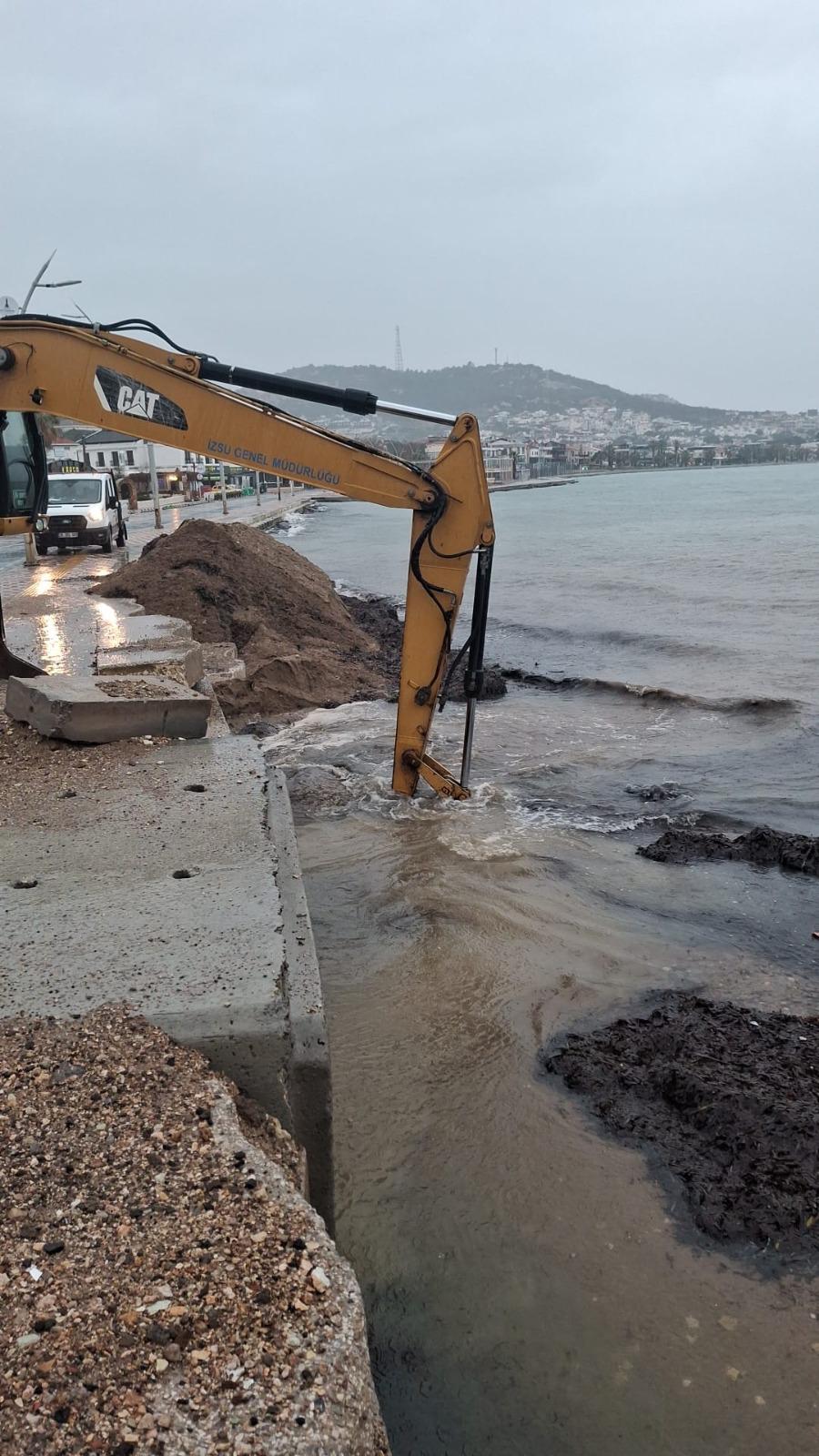 İzmir’de Sağanak Alarmı 1600 Personel Sahaya İndi