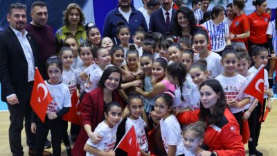 Karabağlar Sömestr Spor Şenliği, 640 sporcu ve 2 bin vatandaşın