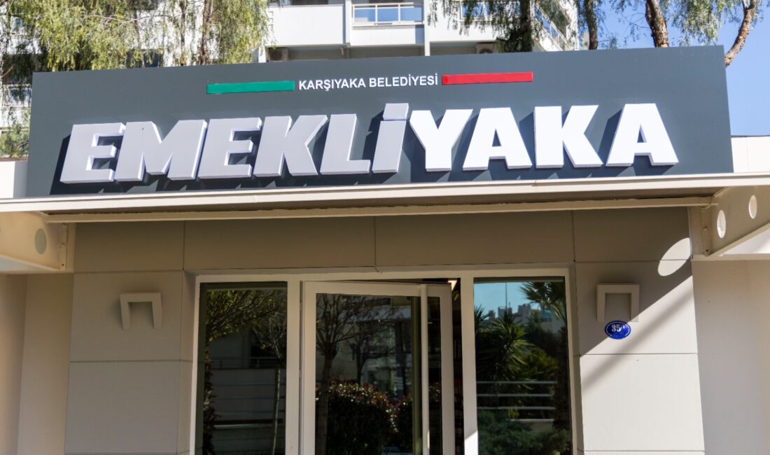 Karşıyaka Emekli Yaka açılıyor! Atakent Caher Dudayev Bulvarı'ndaki sosyal tesisin
