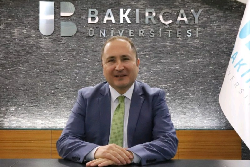 Bakırçay Üniversitesi Rektörü Prof Dr. Rasim Akpınar, “Kadromuzu Barcelona Gibi Kurduk!” Bakırçay Üniversitesi Rektörü Prof. Dr. Rasim Akpınar'dan şok sözler: "Kadromuz