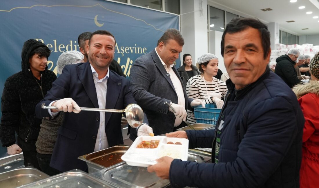 Seferihisar Belediyesi iftar sofraları Ürkmez ve Merkez'de kuruldu! Başkan İsmail