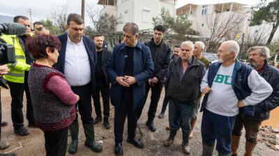 Seferihisar sel incelemesi kapsamında Başkan Cemil Tugay taşkın bölgelerini ziyaret