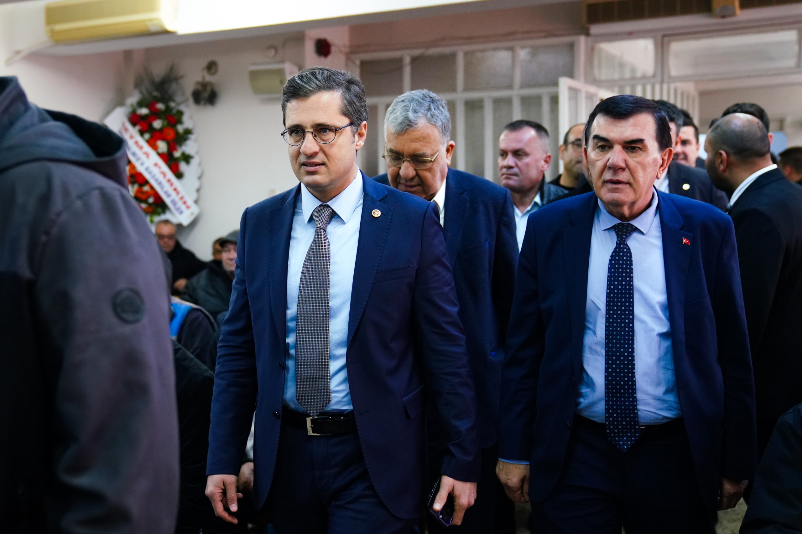 Deniz Yücel Tire'de esnaf ve çiftçileri ziyaret ederek ekonomik krizin
