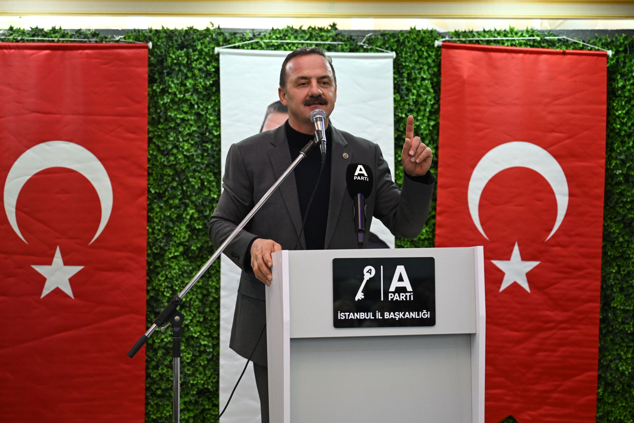 Yavuz Ağıralioğlu İstanbul'da fırtına gibi esti! "Siyasette rekabet şifadır" diyen