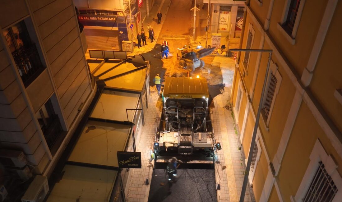 İzmir Alsancak'ta 250 milyonluk altyapı yatırımı sürüyor; sokaklar asfaltlanarak hızla