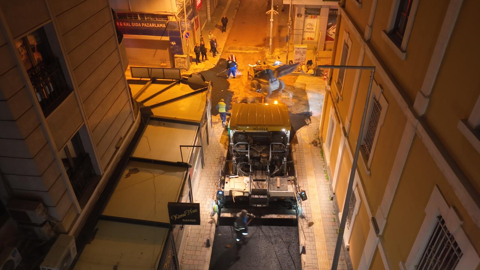 İzmir Alsancak'ta 250 milyonluk altyapı yatırımı sürüyor; sokaklar asfaltlanarak hızla
