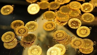 Altın fiyatları güne düşüşle başladı. İstanbul’da gram altın gerilerken ons