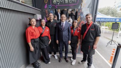 Balçova'da açılan Kore in Balçova restoranı gençlerin ilgisini çekti. Başkan