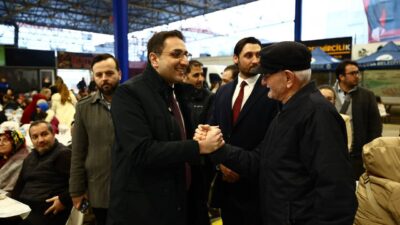 Balçova Belediyesi’nin ilk mahalle iftarında yüzlerce vatandaş aynı sofrada buluşarak