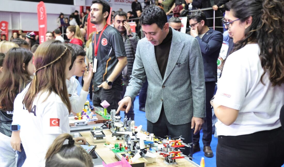 BAYRAKLI’DA TEKNOLOJİ ZİRVESİ: ROBOT OLİMPİYATLARI’NA EV SAHİPLİĞİ YAPILDI Bayraklı'nın ev sahipliği yaptığı Fibonacci Uluslararası Robot Olimpiyatları'nda Rangers takımı