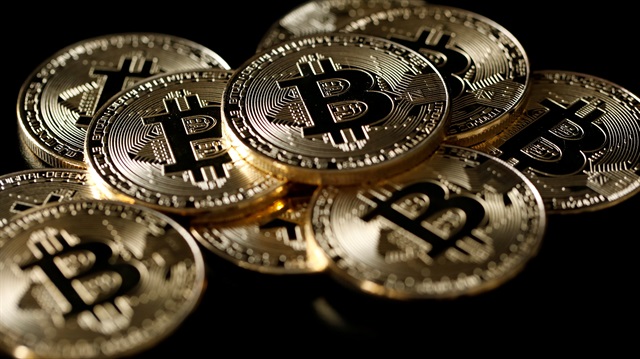 Bitcoin Kayıplarını Üçüncü Haftaya Taşıdı: 60 Bin Dolar Bitcoin jeopolitik riskler ve Fed belirsizliğiyle 60 bin dolara geriledi.
