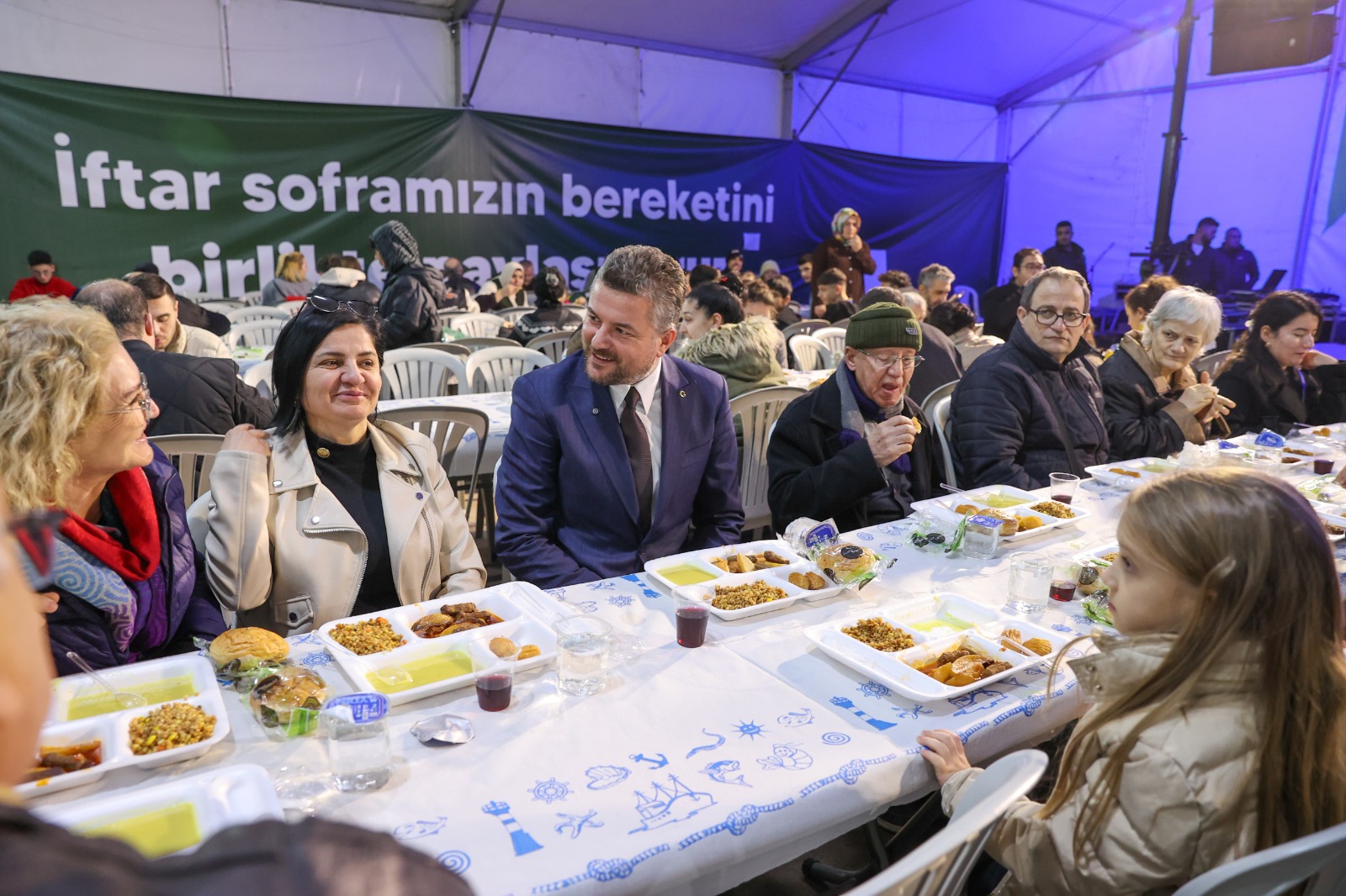 Buca'da Ramazan bereketi Şirinyer'de kurulan dev sofralarla paylaşılacak. Başkan Duman