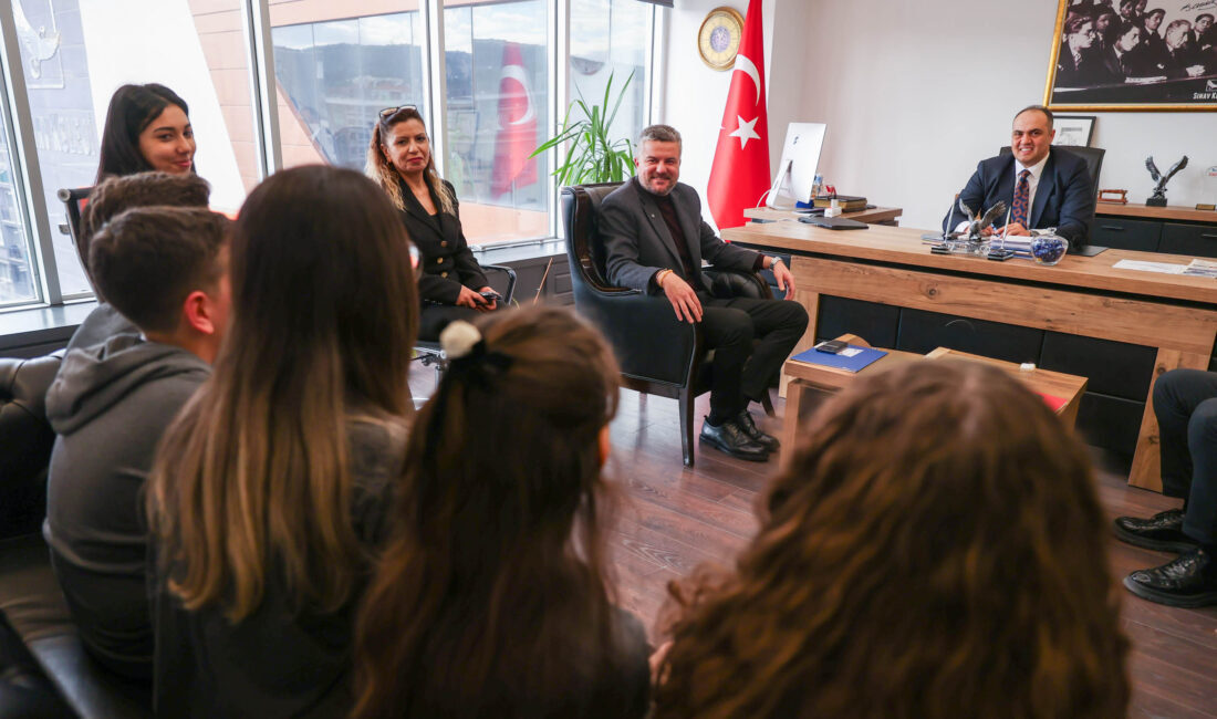Buca’da pet şişeleri mamaya dönüştüren akıllı sistem parklarda hayata geçiyor;
