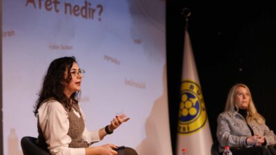Buca’da psikoloji öğrencilerine yönelik düzenlenen seminerde, afet sonrası psikososyal destek