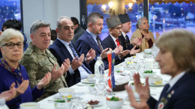 Buca vefa iftarı'nda Görkem Duman şehit aileleri ve gazilerle buluştu: