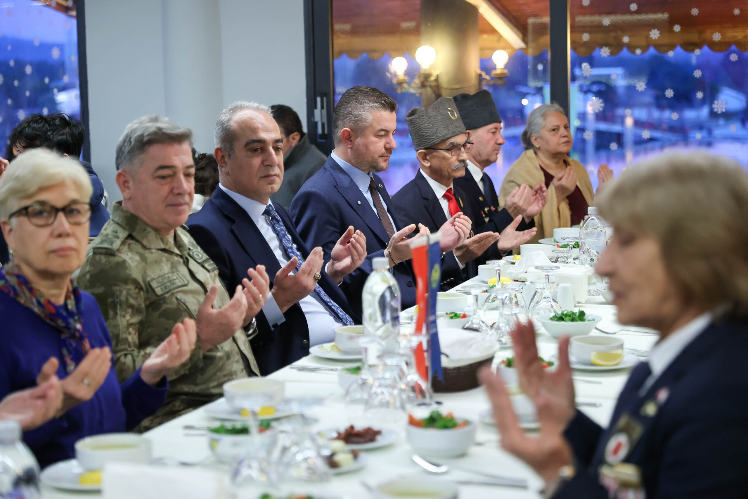 Buca vefa iftarı'nda Görkem Duman şehit aileleri ve gazilerle buluştu: