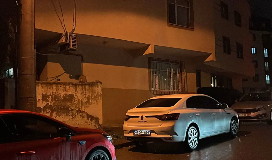 Çayırova’da Emekli Polise Silahlı Saldırı Şoku! Kocaeli Çayırova'da eski meclis üyesi tartıştığı emekli polisi vurdu. Ameliyata