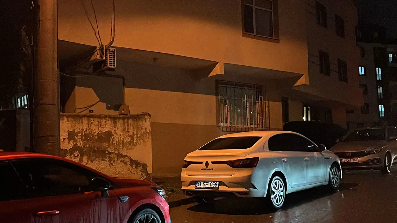 Kocaeli Çayırova'da eski meclis üyesi tartıştığı emekli polisi vurdu. Ameliyata