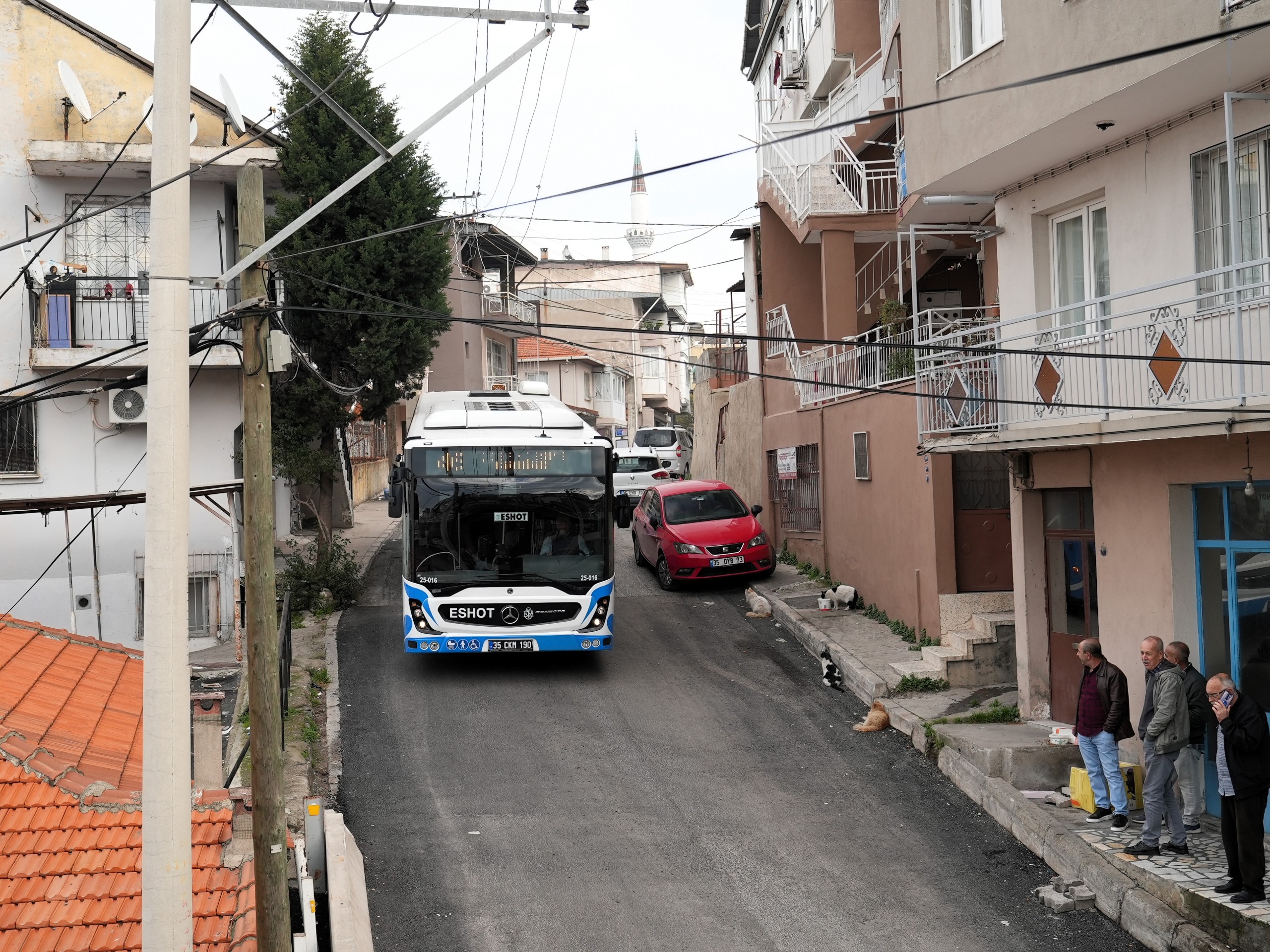 Konak Çobançeşme sakinlerinin talebi üzerine yol düzenlendi ve alçak tabanlı
